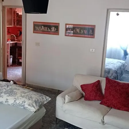 דירה Brighting Penthouse And Balcony